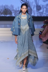 Balijava by Denny Wirawan Ocean Mood. Cita Tenun Indonesia. Jakarta Fashion & Food Festival 2015 at Ballroom Harris Hotel. Kelapa Gading. Jakarta. [Foto: Mohammad Abduh/Wolipop]