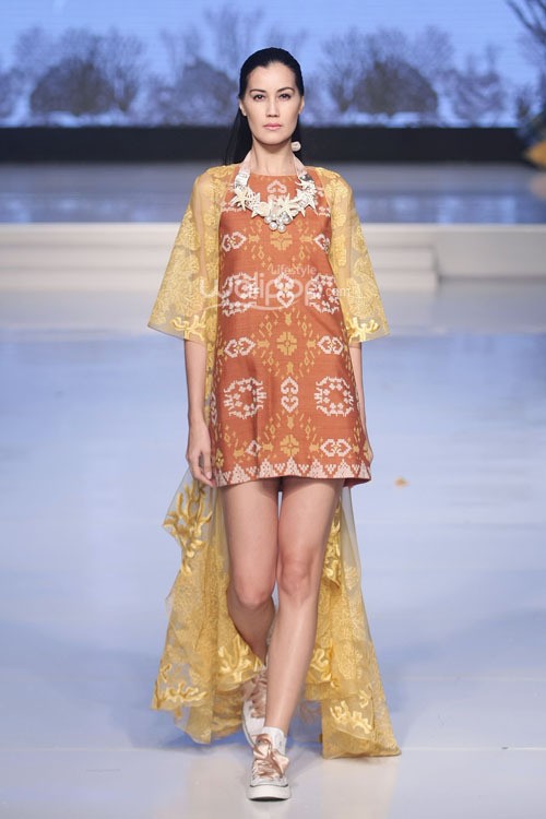 Balijava by Denny Wirawan Ocean Mood. Cita Tenun Indonesia. Jakarta Fashion & Food Festival 2015 at Ballroom Harris Hotel. Kelapa Gading. Jakarta. [Foto: Mohammad Abduh/Wolipop]