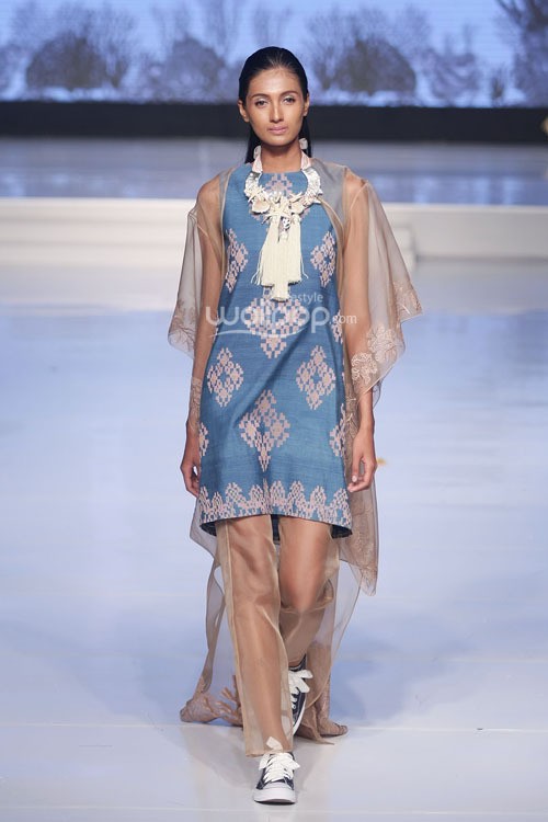 Balijava by Denny Wirawan Ocean Mood. Cita Tenun Indonesia. Jakarta Fashion & Food Festival 2015 at Ballroom Harris Hotel. Kelapa Gading. Jakarta. [Foto: Mohammad Abduh/Wolipop]