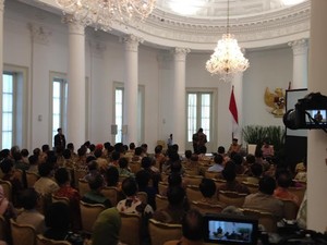 Jokowi Terima LKPP dari BPK di Hadapan Para Menteri
