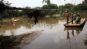 Perahu Eretan Terbalik, Erman Ditemukan Tak Bernyawa di Kali Bekasi