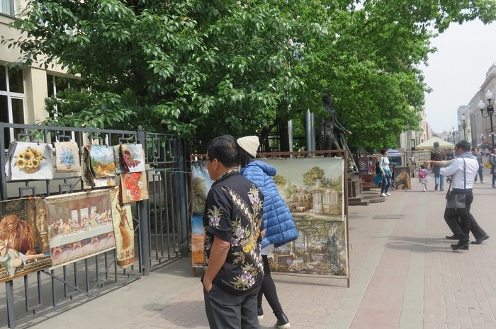 Berburu Oleh-oleh di Malioboro-nya Moskow