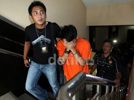 Pengacara Masih Keberatan RA Disebut Mucikari Artis