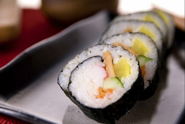Sekali-sekali Makan Malam dengan Kimbab Khas Korea yang Enak