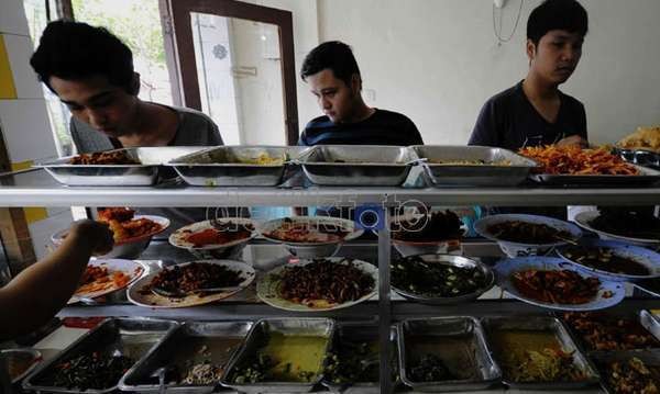 Harga Meroket 100%, Jengkol Mulai Menghilang di Warteg