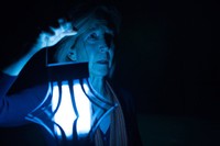    'Insidious 3' menceritakan kisah tentang paranormal Elise Rainier (Lin Shaye) yang menggunakan kekuatannya melakukan kontak ke dunia lain. (Dok Entertainment One)