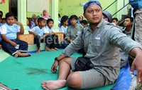 Tidak hanya melakukan petualangan, para risers juga melakukan bakti sosial di Taman Belajar Al-Masroor Madiun, Jawa Timur. Tak lupa mereka juga membagikan buku-buku.