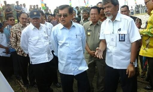 Tiba di Makassar, Wapres JK Blusukan Naik Helikopter