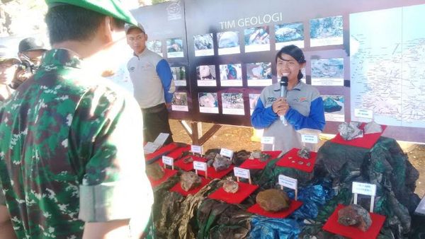 Kemilau Batu Pink Rhodonite Cuma Ada di Afrika dan Sumbawa Kemilau Batu Pink Rhodonite Cuma Ada di Afrika dan Sumbawa