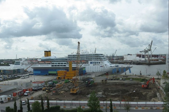 Blusukan ke Pelabuhan yang Pernah Disinggahi Kapal Pesiar Terbesar Dunia