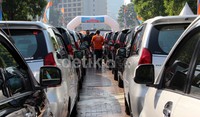 Dalam ajang 'Weekend Surprise 2015', para pelanggan bisa mendapatkan lebih dari sekedar mobil bekas. Setiap pelanggan mobil88 yang melakukan transaksi juga bisa berkesempatan untuk mendapat 1 unit Toyota Avanza baru, Honda CBR 150 cc, i Phone 6, serta uang cash sebesar Rp 25 juta. Tidak lupa konsumen pun bisa melakukan Trade in, dengan menukar kendaraan yang tengah dipakai.