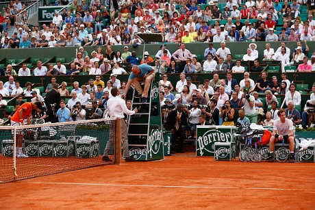 Kondisi Cuaca Bikin Laga Djokovic Lawan Murray Ditunda