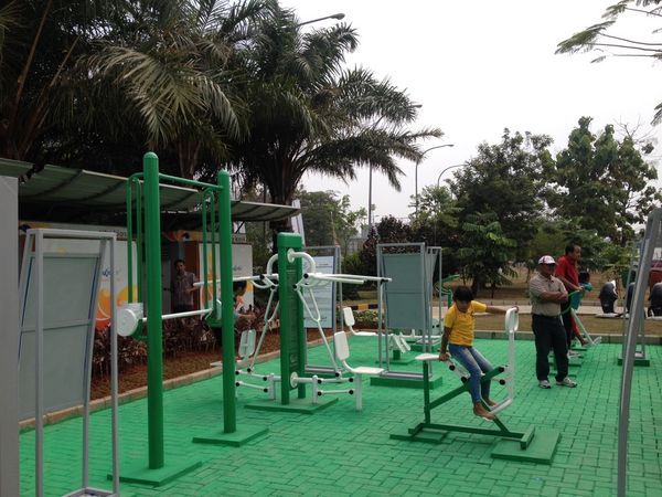 Ini Foto-foto Wajah Baru Taman Waduk Pluit dengan Alat Gym 