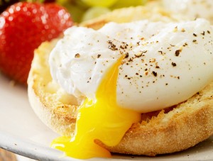 Begini Trik Agar Bentuk Poached Egg Lebih Cantik!