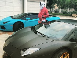 Lamborghini Aventador Milik Chris Brown Bergaya The Dark Knight
