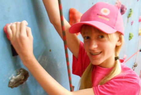 Gadis Ini Meninggal Akibat Scoliosis Usai Mendaki Gunung untuk Galang Dana