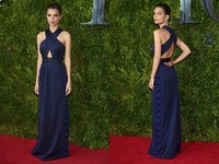 Dress berwarna biru dipilih Emily Ratajkowski. Dimitrios Kambouris/Getty Images for Tony Awards Productions/detikFoto.