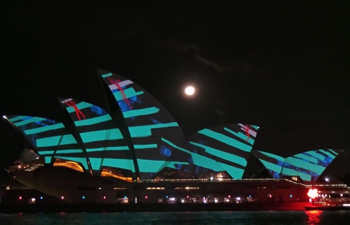Sydney Opera House Tak Pernah Secantik Ini!