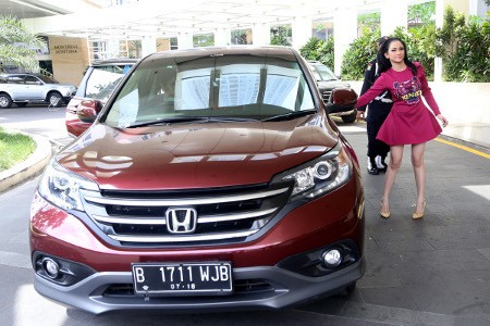 Ini yang Dilakukan Amel Alvi Saat Macet Melanda