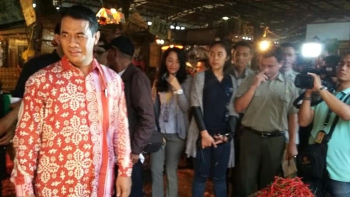 Mentan Amran Sidak ke Pasar Induk Kramat Jati, Pantau Harga Sembako