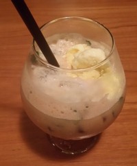 Latte mojito memiliki rasa yang cukup unik. Kopi dengan aksen rasa daun mint terasa segar dan cukup untuk teman bersantai di kafe ini.