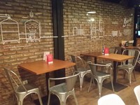 The Fool merupakan kafe bergaya casual dengan interior yang modern. Tempat ini sangat cocok menjadi destinasi Anda dan keluarga untuk bersantai sambil menikmati sajian lezat.