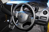 Interior selain dibuat dari bahan yang berkualitas juga menawarkan segala fitur yang dibutuhkan oleh pengendara di zaman modern. Fitur-fitur tersebut meliputi 3-spoke steering wheel, tilt-adjusting steering, dan in dash head audio unit.