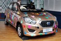 Mobil yang dimodifikasi menjadi tempat bermain anak itu dinamakan Datsun Kids Playground.