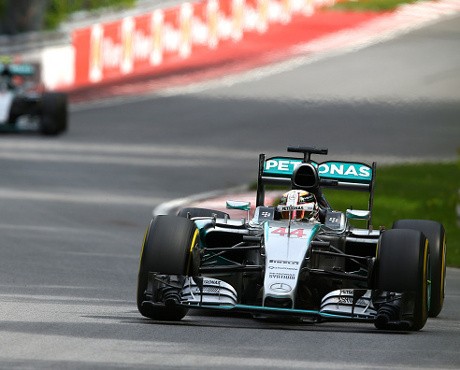 Hamilton Menangi Balapan yang Nyaman di Kanada