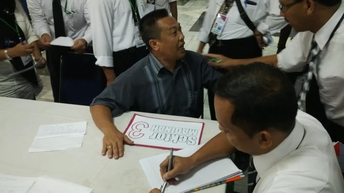 Gebrakan Meja dan Drama Warnai Gladi Haji di Pondok Gede