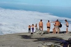 Malaysia Tangkap Turis yang Bugil di Gunung Kinabalu Sebelum Gempa