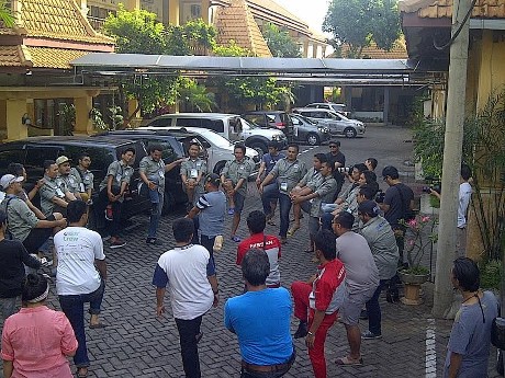 Lanjutkan Perjalanan Probolinggo-Jember, Risers Pemanasan dan Berdoa