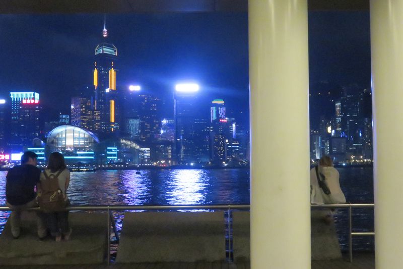 Gemerlap Hong Kong di Malam Hari
