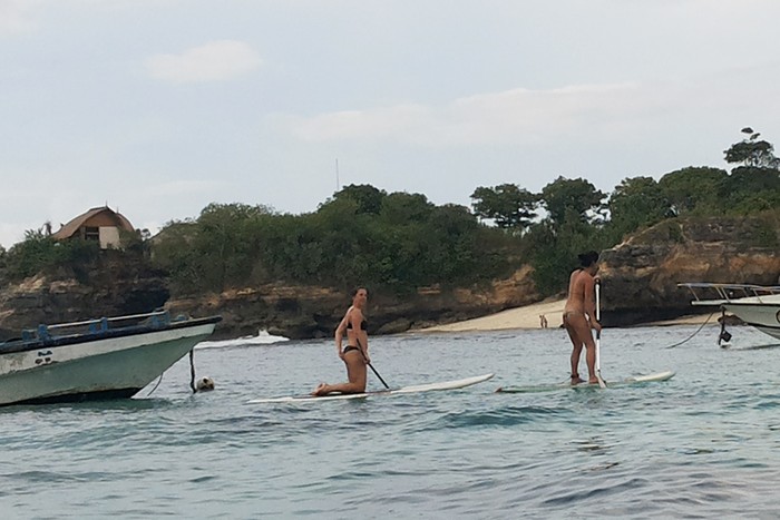 Main Dayung Bareng Bule Seksi, Nusa Lembongan Tempatnya!
