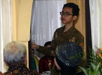 Suara pembawa acara perempuan dari dalam rumah mengatakan bahwa keluarga Jokowi diwakili oleh Setyawan Prasetyo telah resmi meminang Selvi Ananda untuk Gibran Rakabuming Raka. Lamaran diterima oleh keluarga Didit Supriyadi yang diwakili oleh Heru Haryanto.