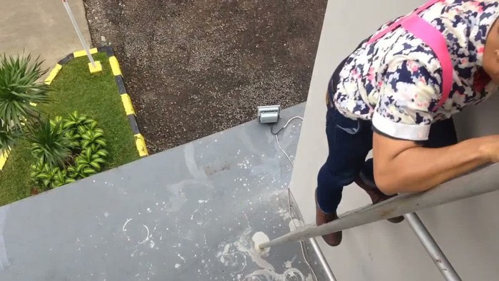 Teman Memang Suka Usil