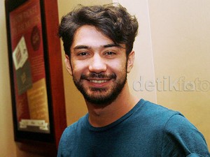 Dari Presiden Habibie, Reza Rahadian Siap Jadi Genderuwo di Halfworlds