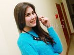 Gaya Syahnaz dengan Baju Berbulu