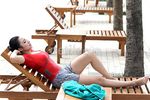 Byurrr... Mengintip Manda Cello Asyik Berenang