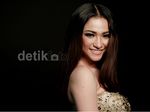 Penampilan Hot dan Sensual Amel Alvi