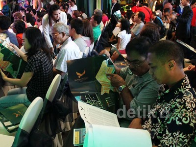 Pengunjung Padati Penjualan Holland Village Manado