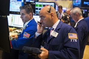 Wall Street Lesu di Awal Pekan
