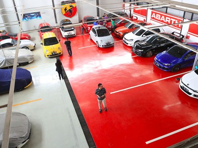 Komunitas Mobil Super Kunjungi Abarth Indonesia