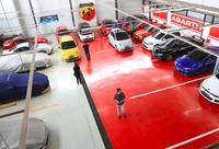 Tujuan diadakannya Abarth Station selain untuk mengenalkan brand Abarth, juga memperlihatkan fasilitas showroom yang berkonsep 3S (Service, Sales, dan Spareparts). Pool/dok Abarth Indonesia.