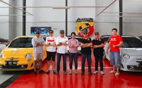 Selain itu peserta juga dimanjakan penampilan live band dan doorprize di penghujung acara. Pool/dok Abarth Indonesia.