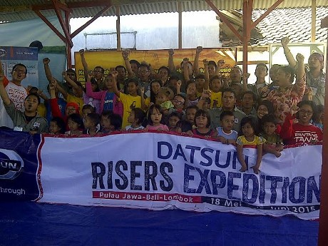 Risers Berbagi Kecerian dengan Anak Rumah Baca Sahabat Kecil