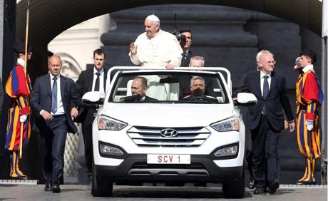 Bukti Kesederhaan Paus Fransiskus, Pakai Hyundai Santa Fe Biasa