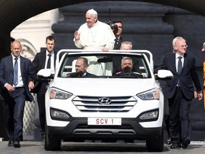 Bukti Kesederhaan Paus Fransiskus, Pakai Hyundai Santa Fe Biasa