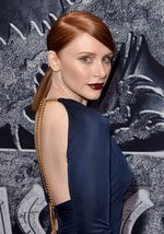 Bryce Dallas Howard Pamer Punggung di Premiere 'Jurassic World'