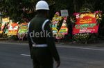 Karangan Bunga Padati Kawasan Resepsi Gibran-Selvi